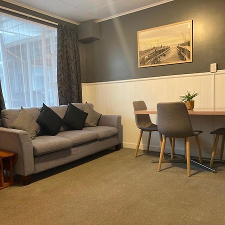 High Street Living Motel Пиктън Екстериор снимка