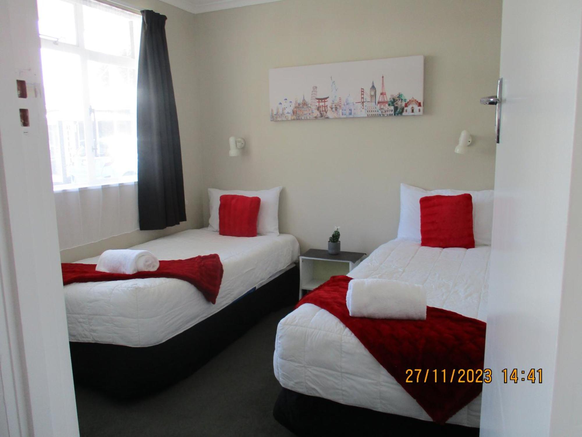 High Street Living Motel Пиктън Екстериор снимка