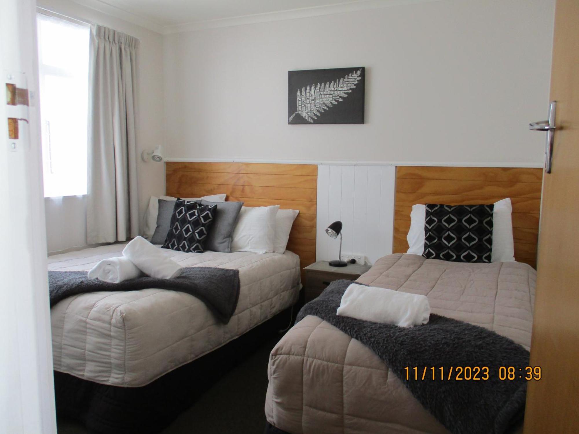 High Street Living Motel Пиктън Екстериор снимка