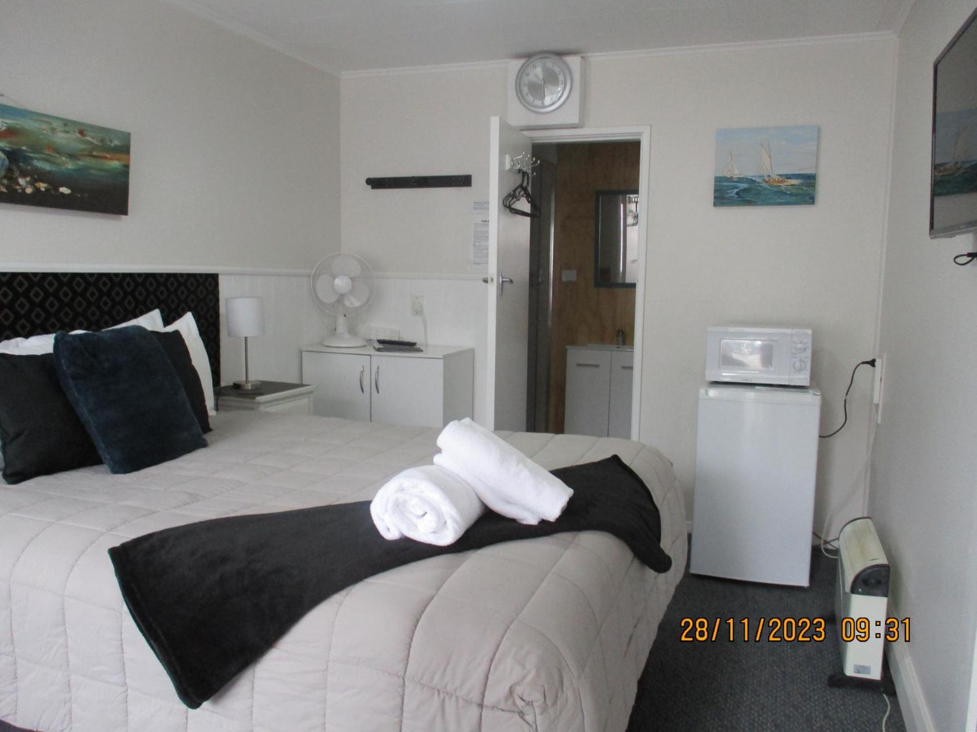 High Street Living Motel Пиктън Екстериор снимка