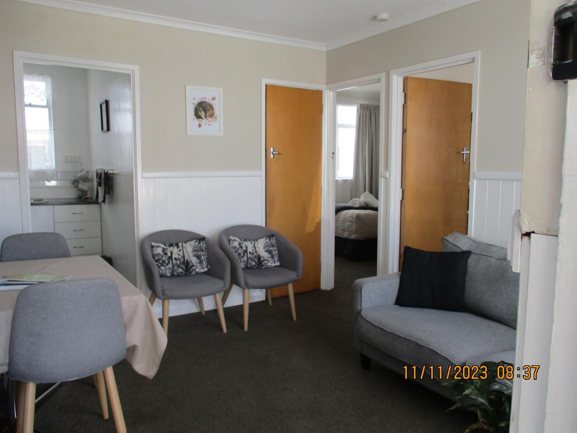 High Street Living Motel Пиктън Екстериор снимка