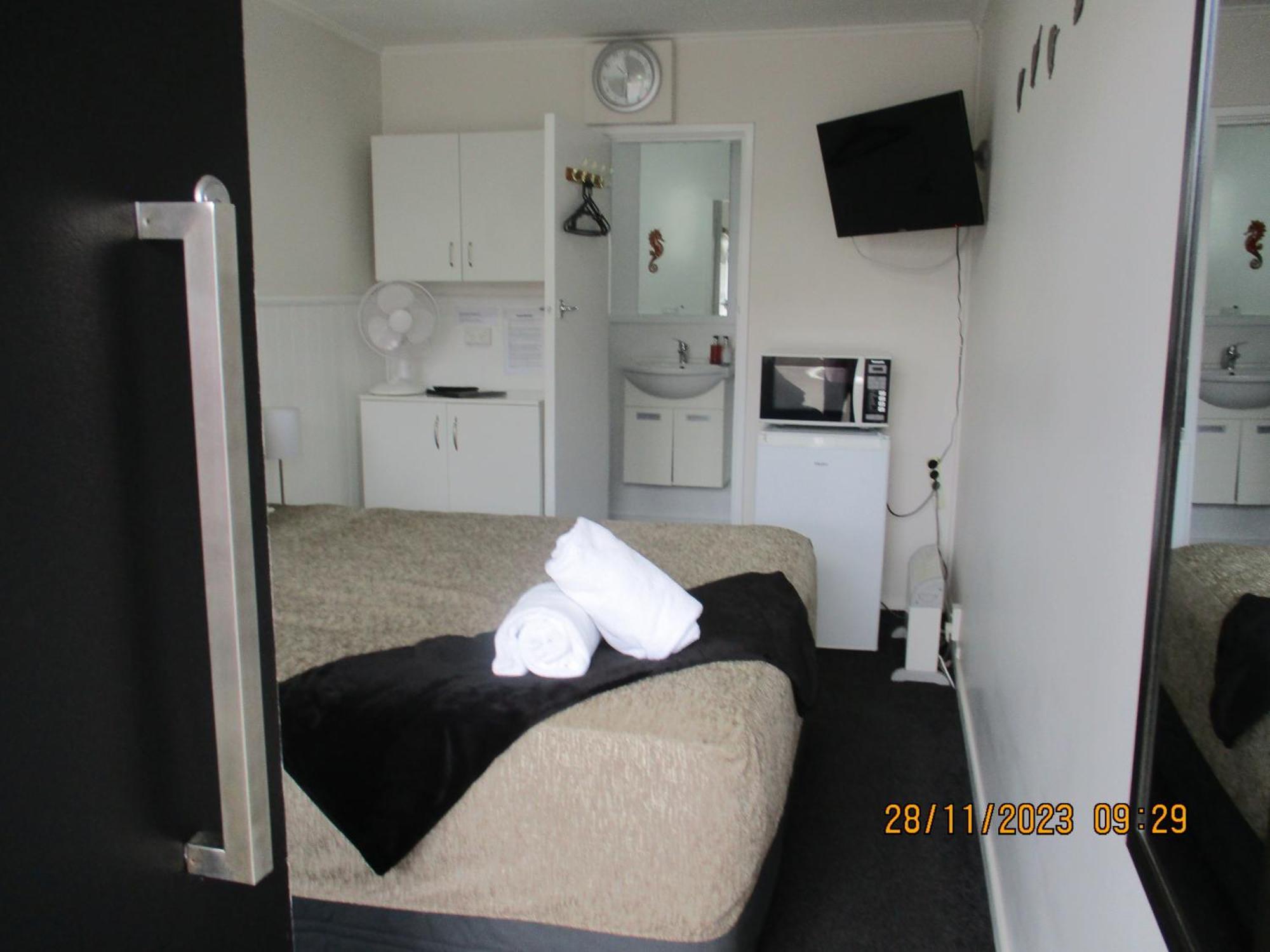 High Street Living Motel Пиктън Екстериор снимка