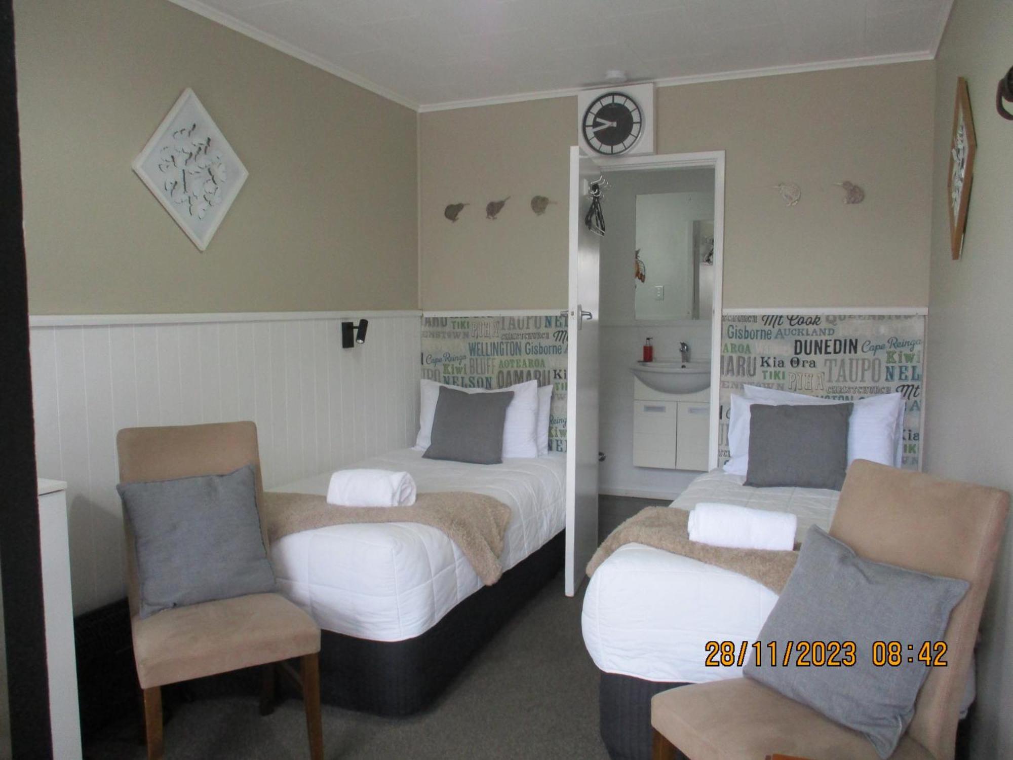High Street Living Motel Пиктън Екстериор снимка