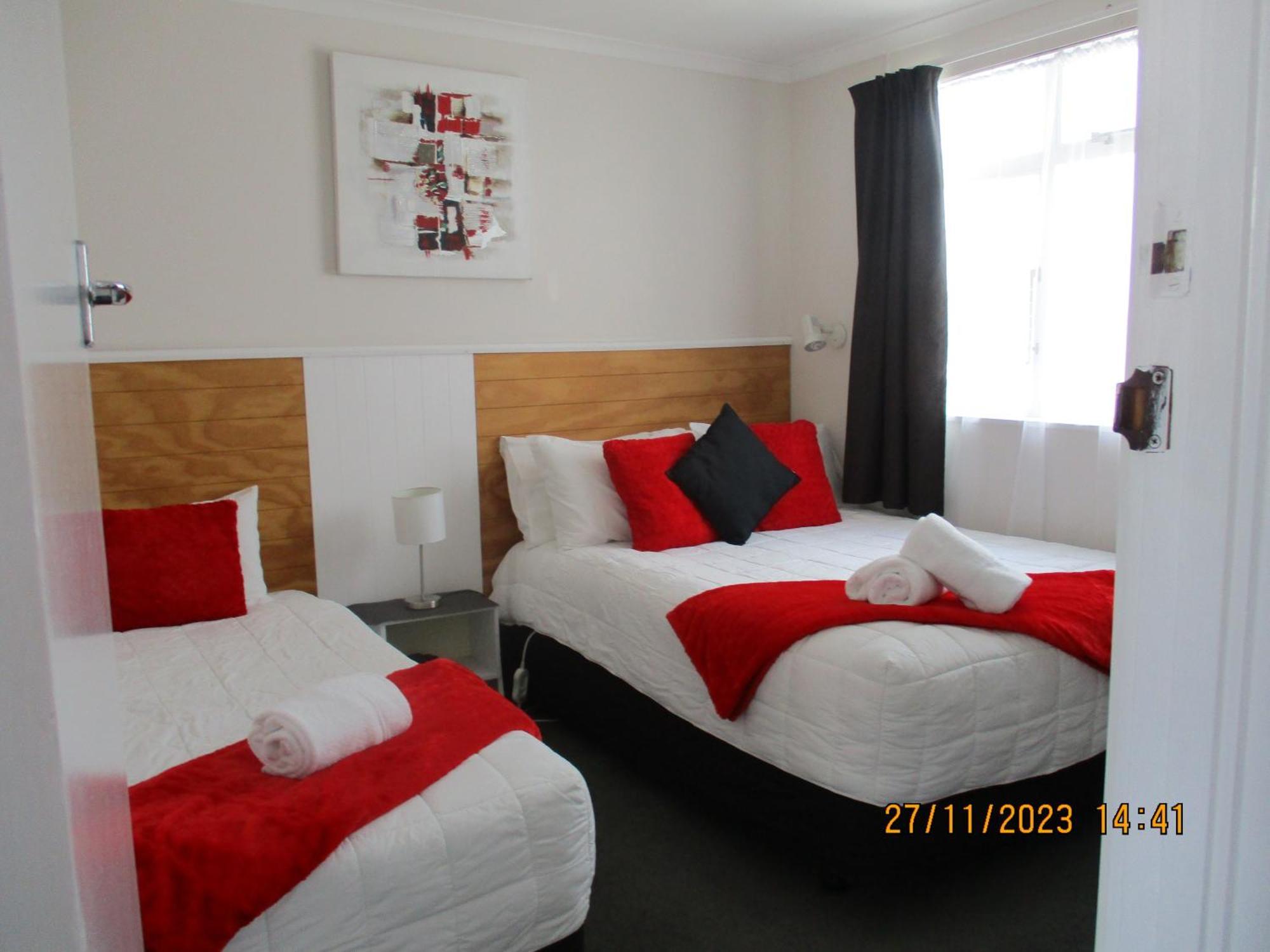 High Street Living Motel Пиктън Екстериор снимка