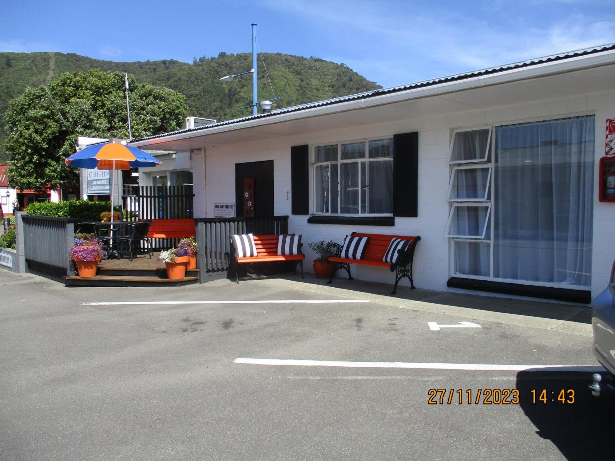 High Street Living Motel Пиктън Екстериор снимка