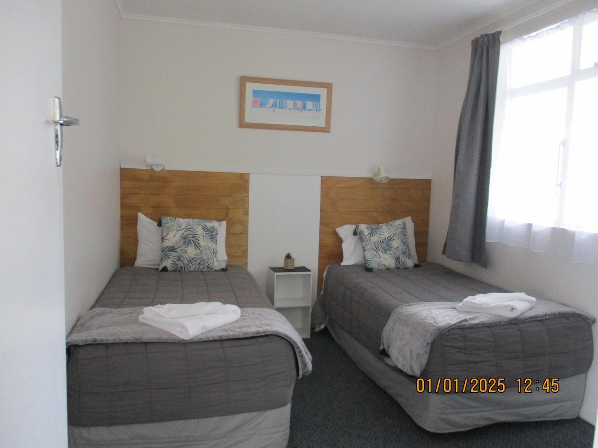 High Street Living Motel Пиктън Екстериор снимка
