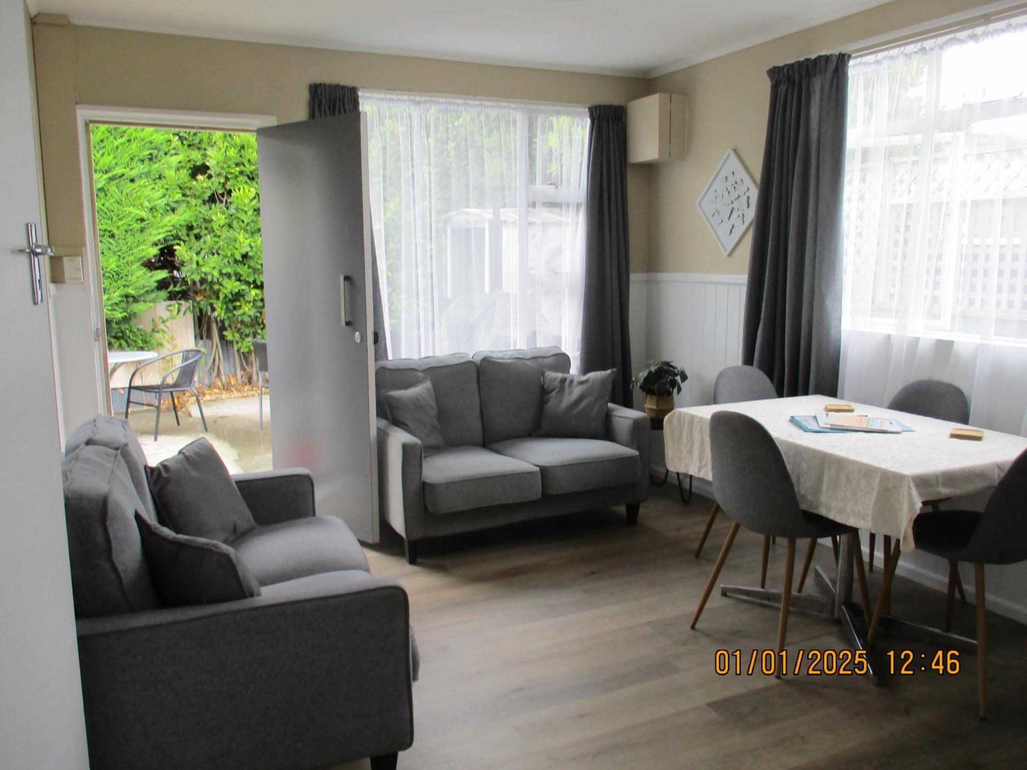 High Street Living Motel Пиктън Екстериор снимка