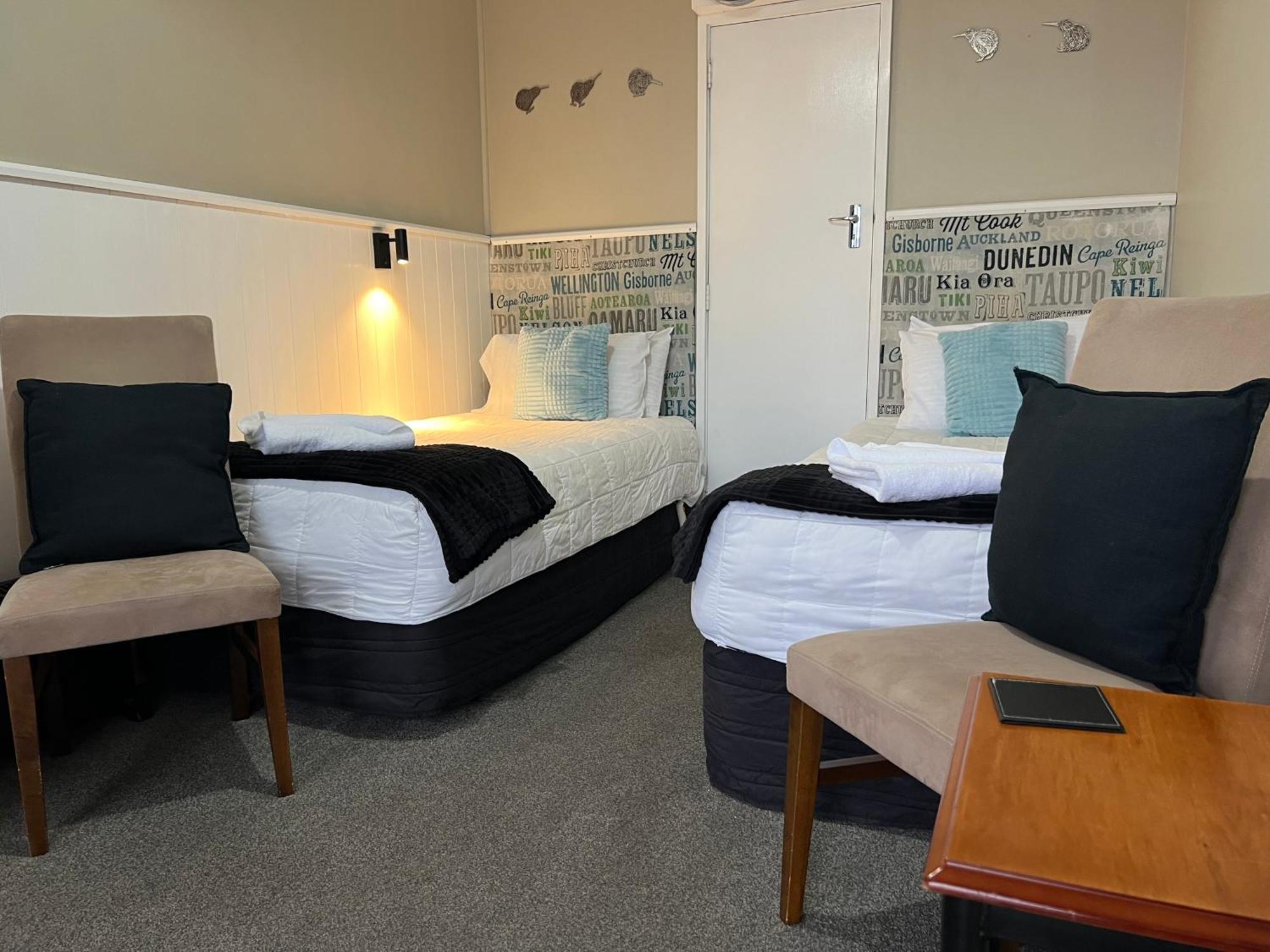 High Street Living Motel Пиктън Екстериор снимка