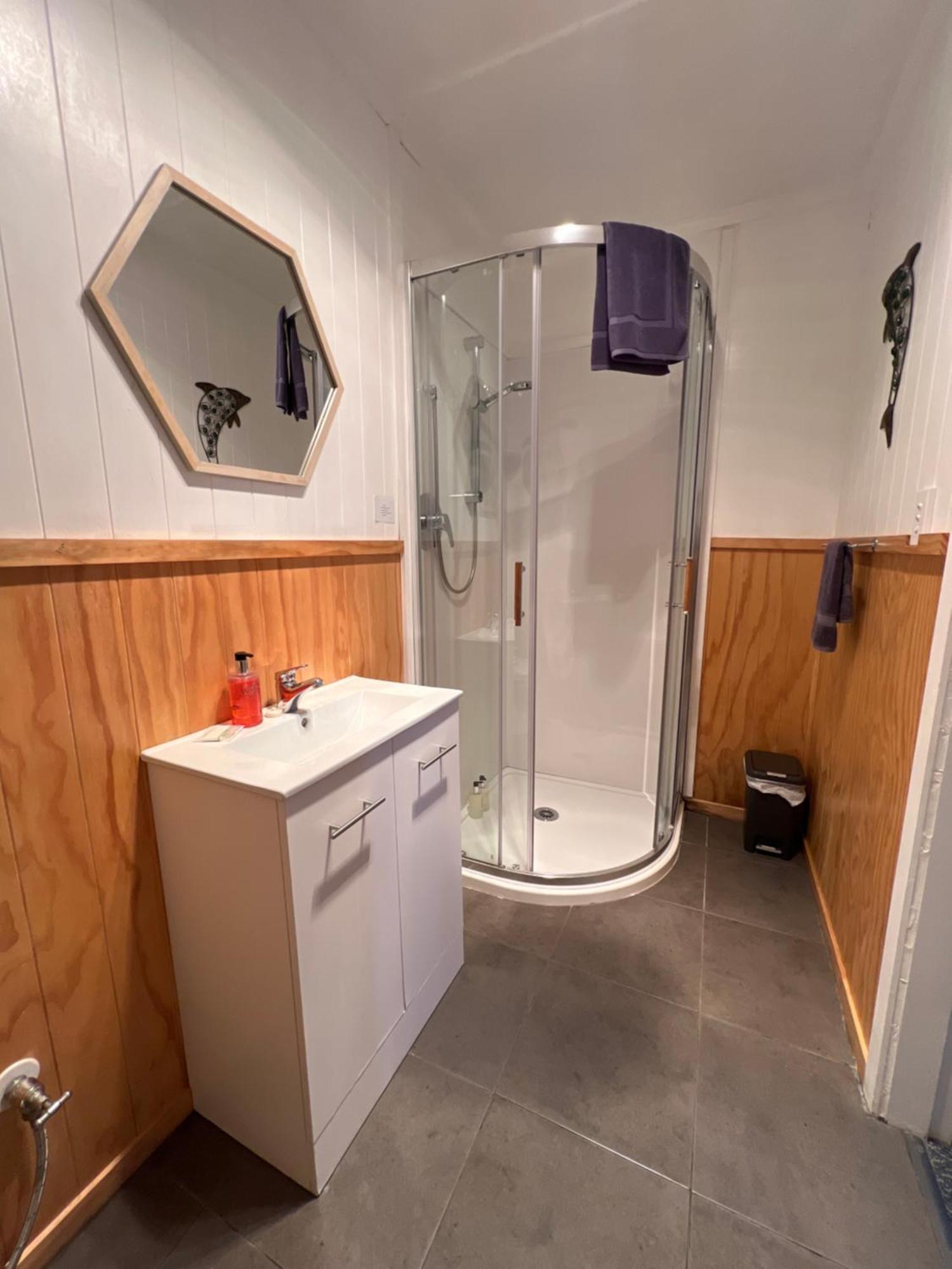 High Street Living Motel Пиктън Екстериор снимка