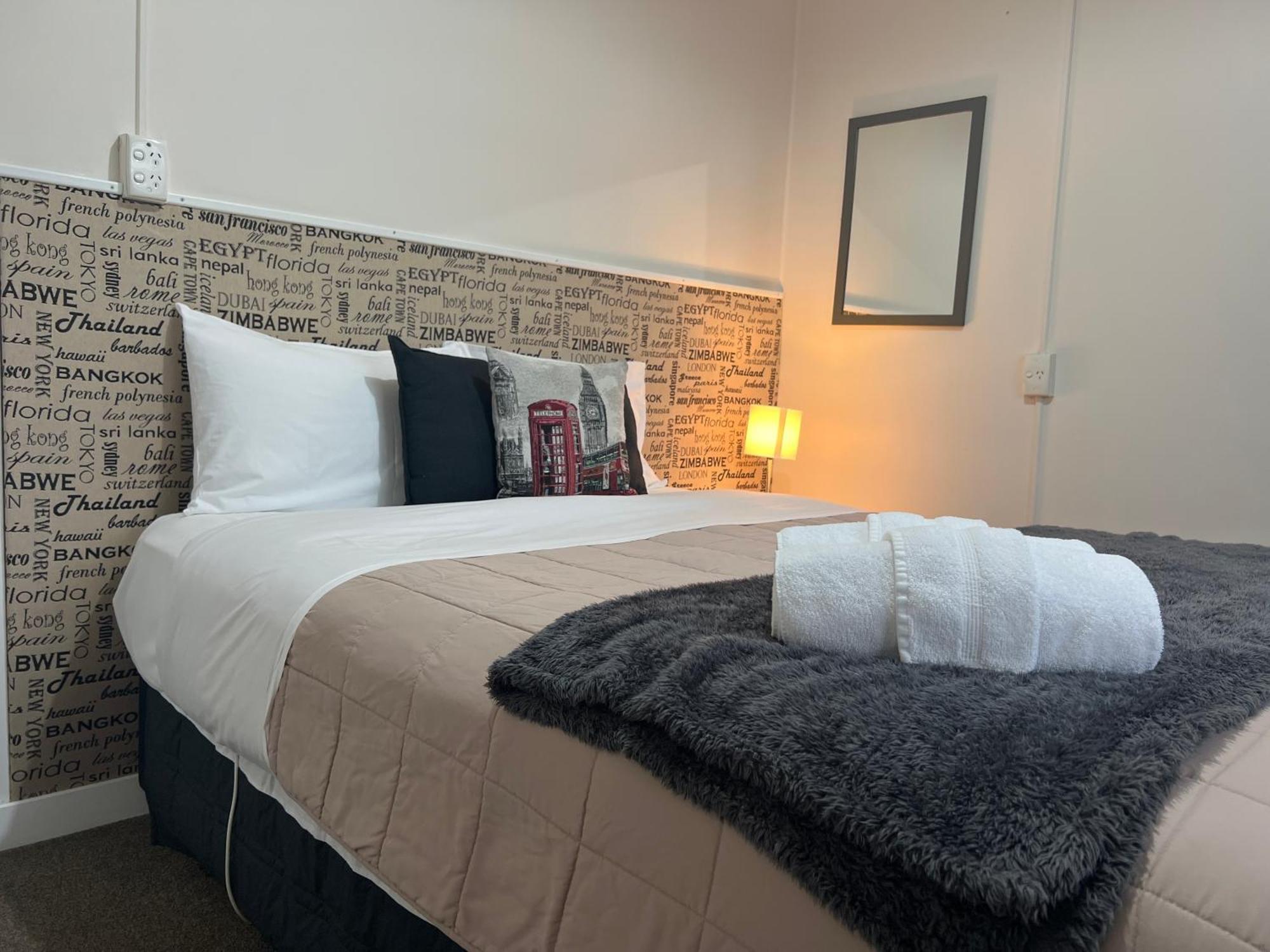 High Street Living Motel Пиктън Екстериор снимка
