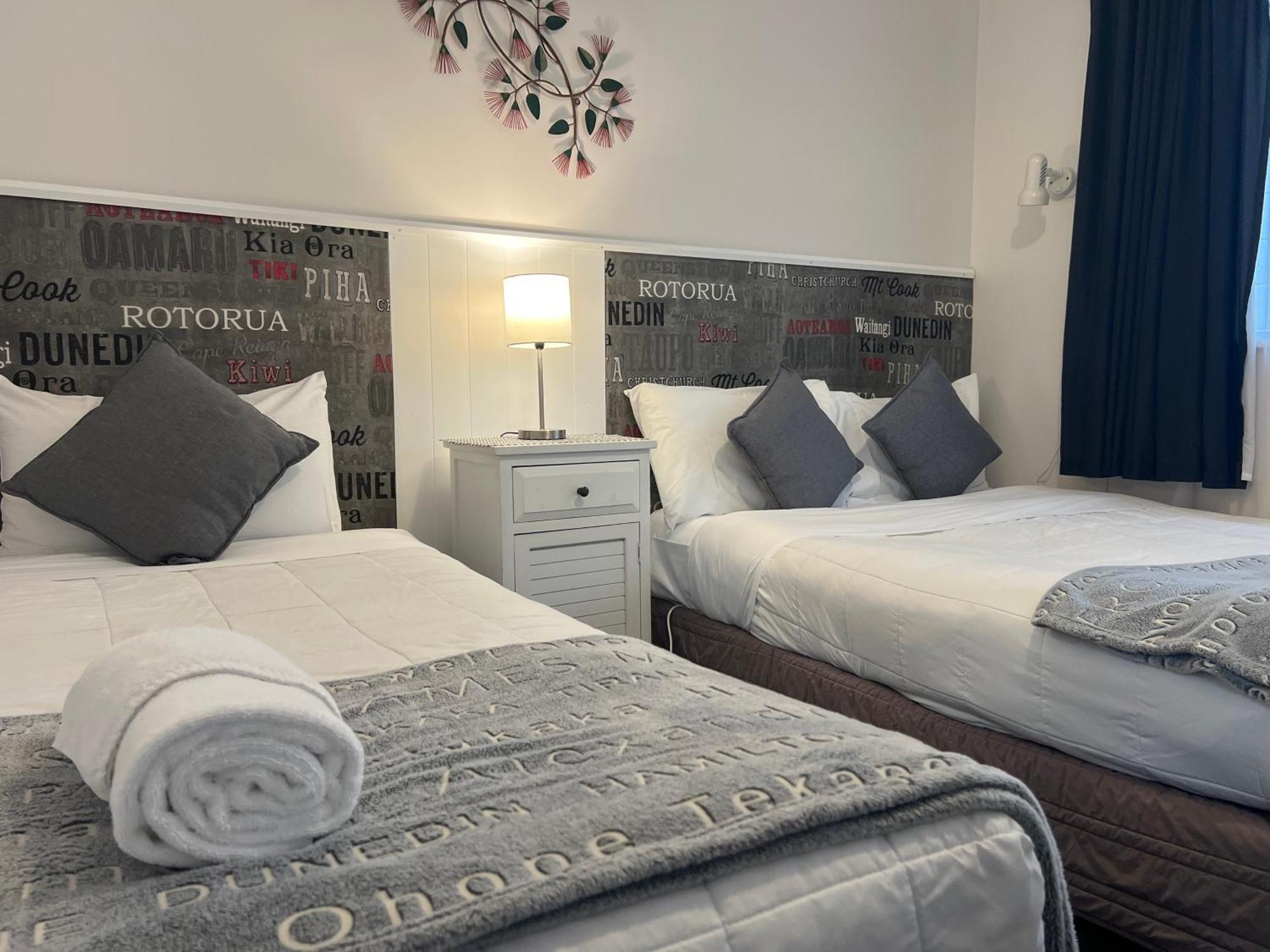 High Street Living Motel Пиктън Екстериор снимка