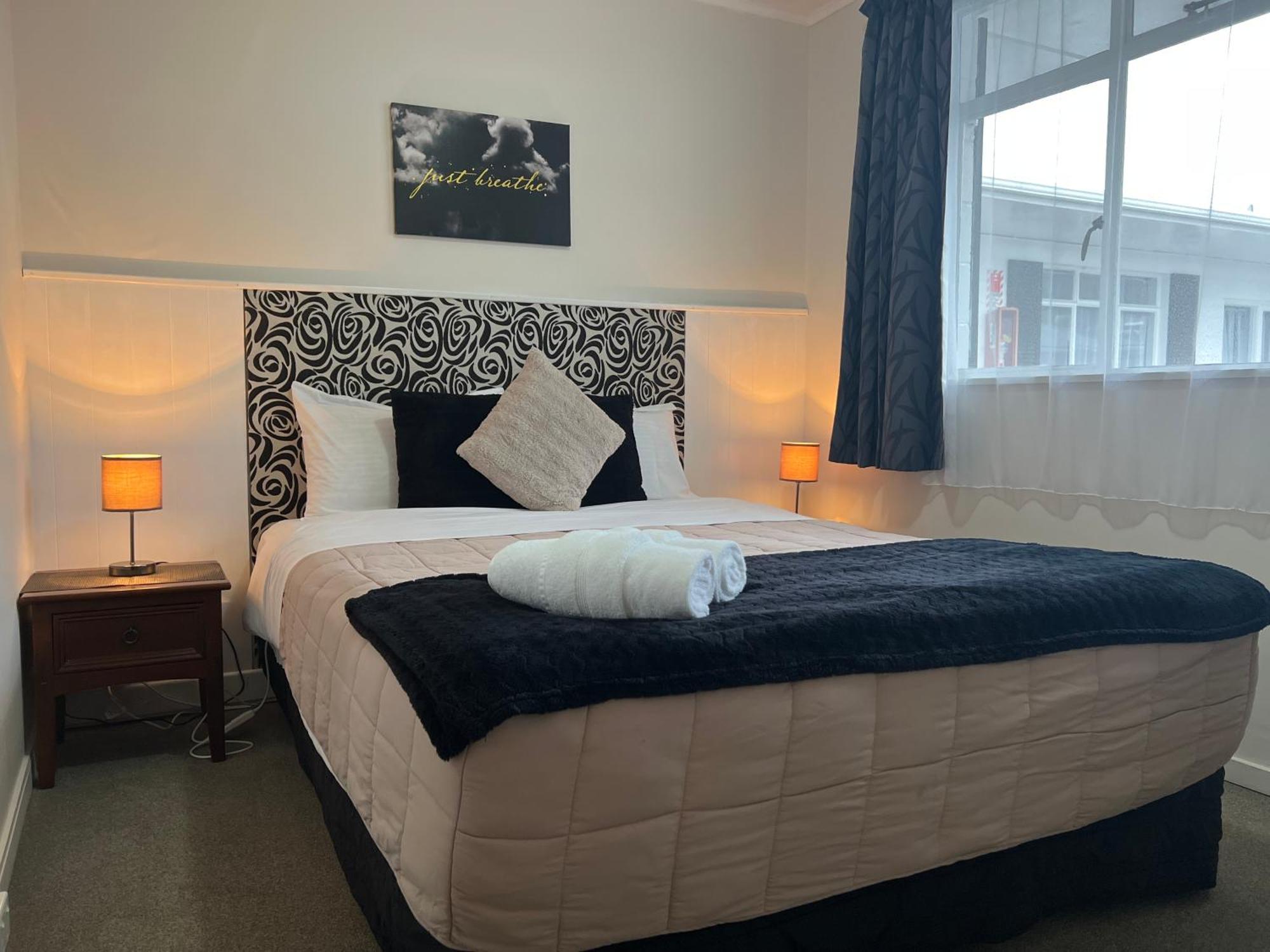 High Street Living Motel Пиктън Екстериор снимка