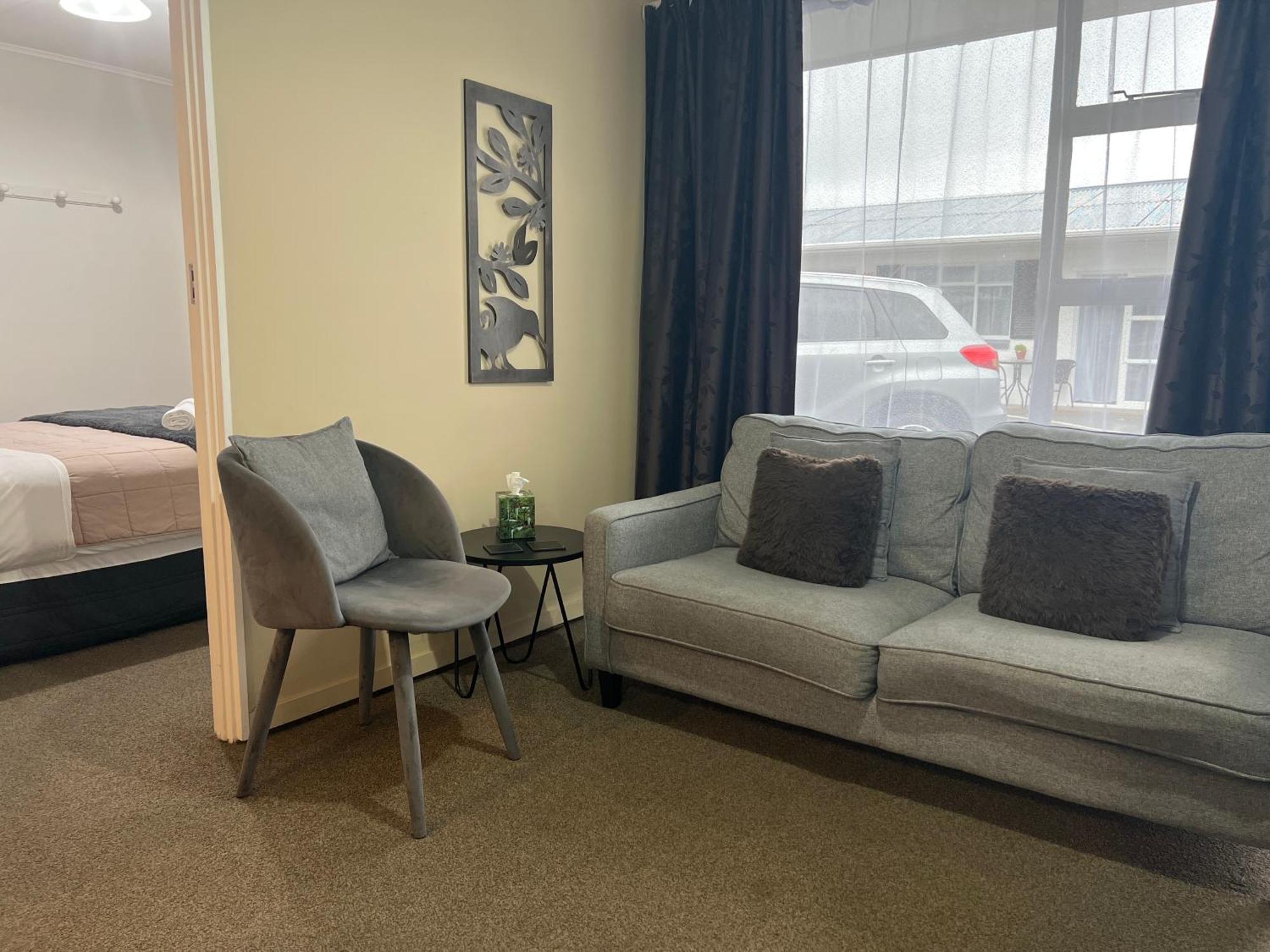 High Street Living Motel Пиктън Екстериор снимка