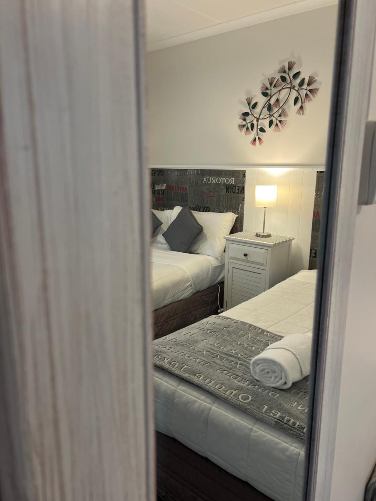 High Street Living Motel Пиктън Екстериор снимка
