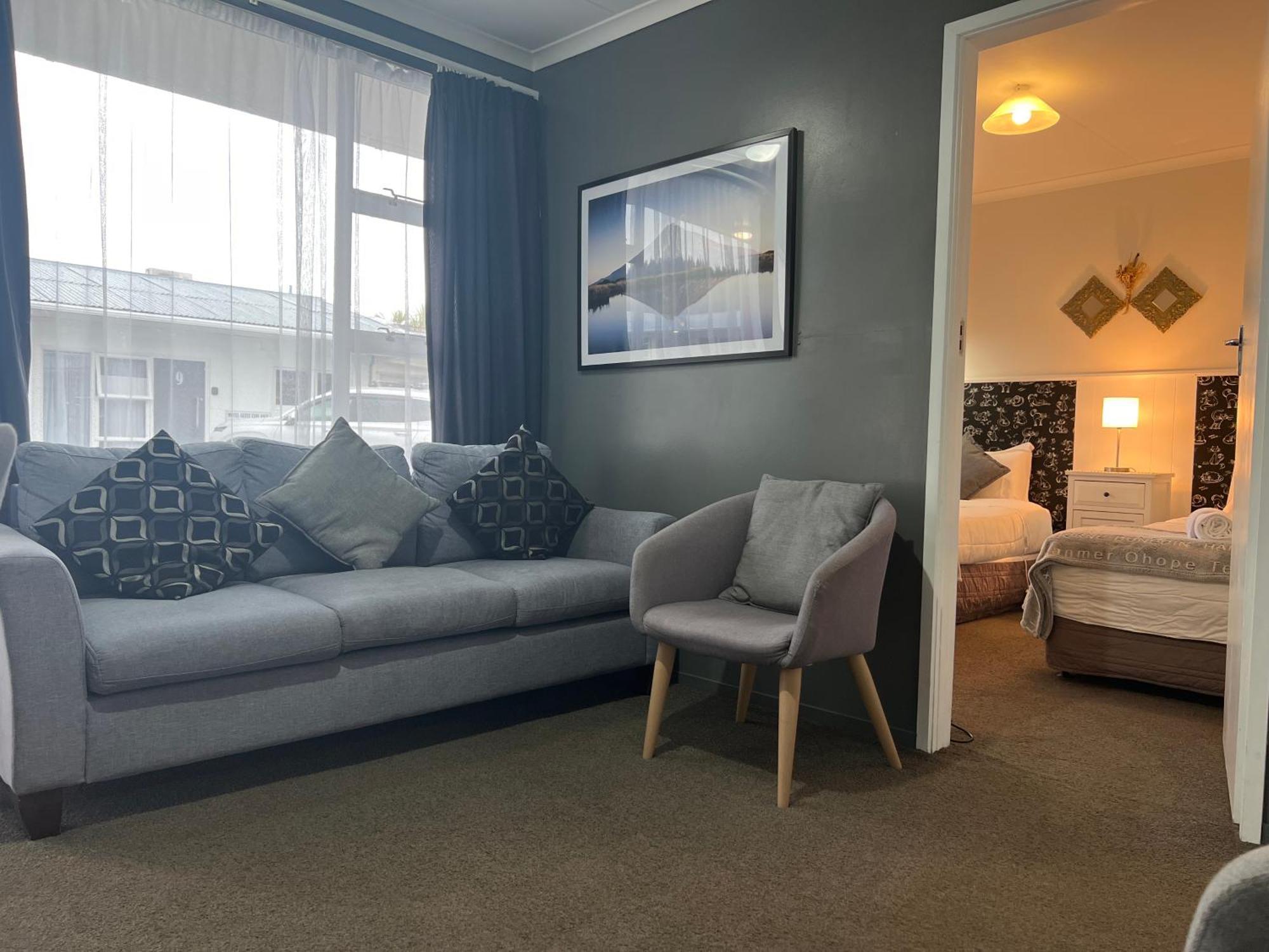 High Street Living Motel Пиктън Екстериор снимка