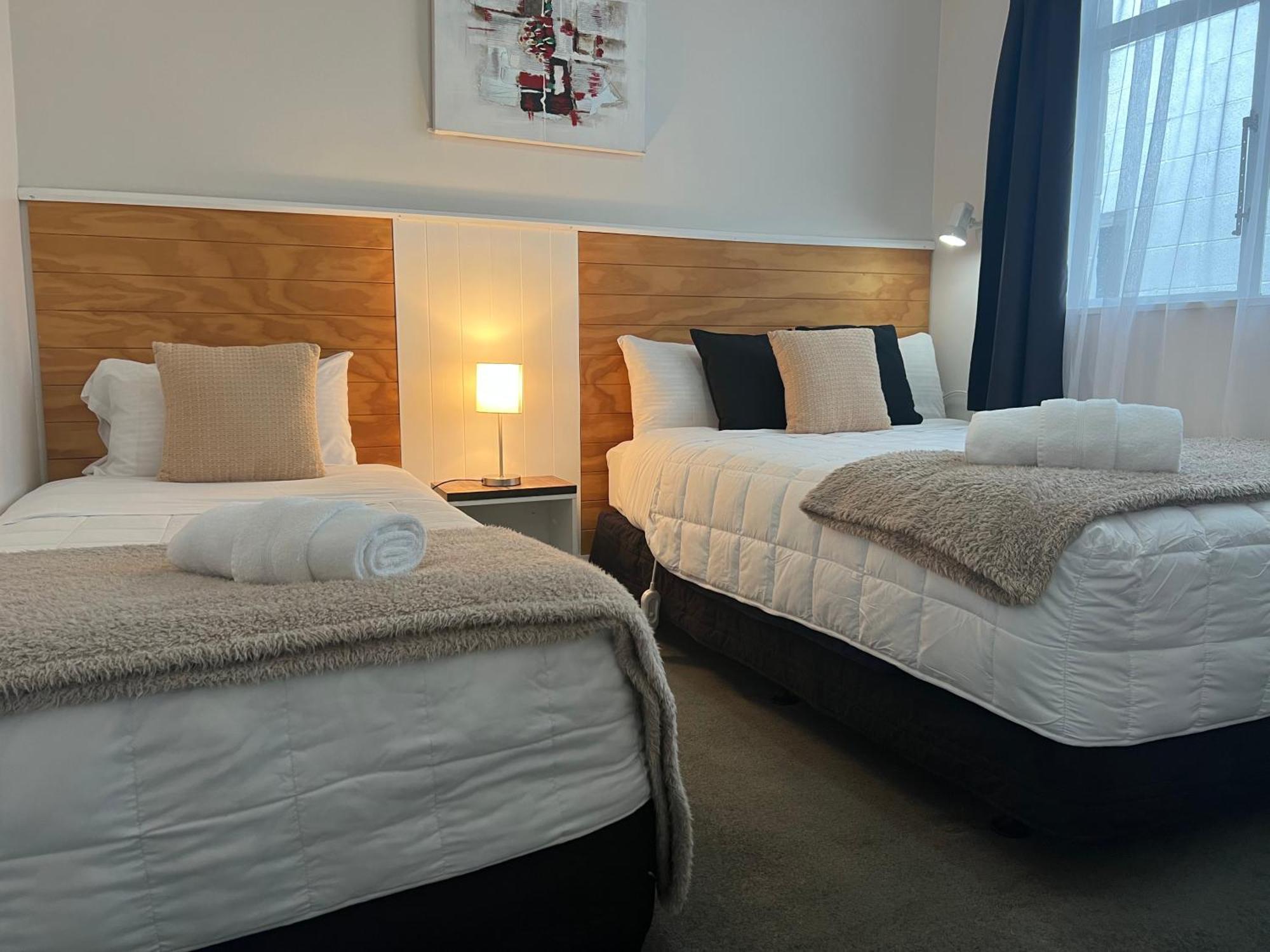 High Street Living Motel Пиктън Екстериор снимка