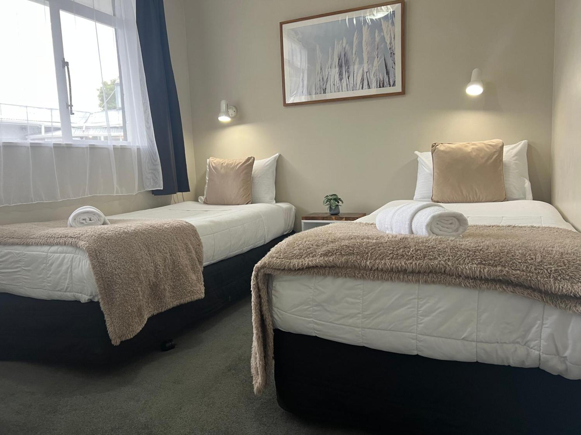 High Street Living Motel Пиктън Екстериор снимка