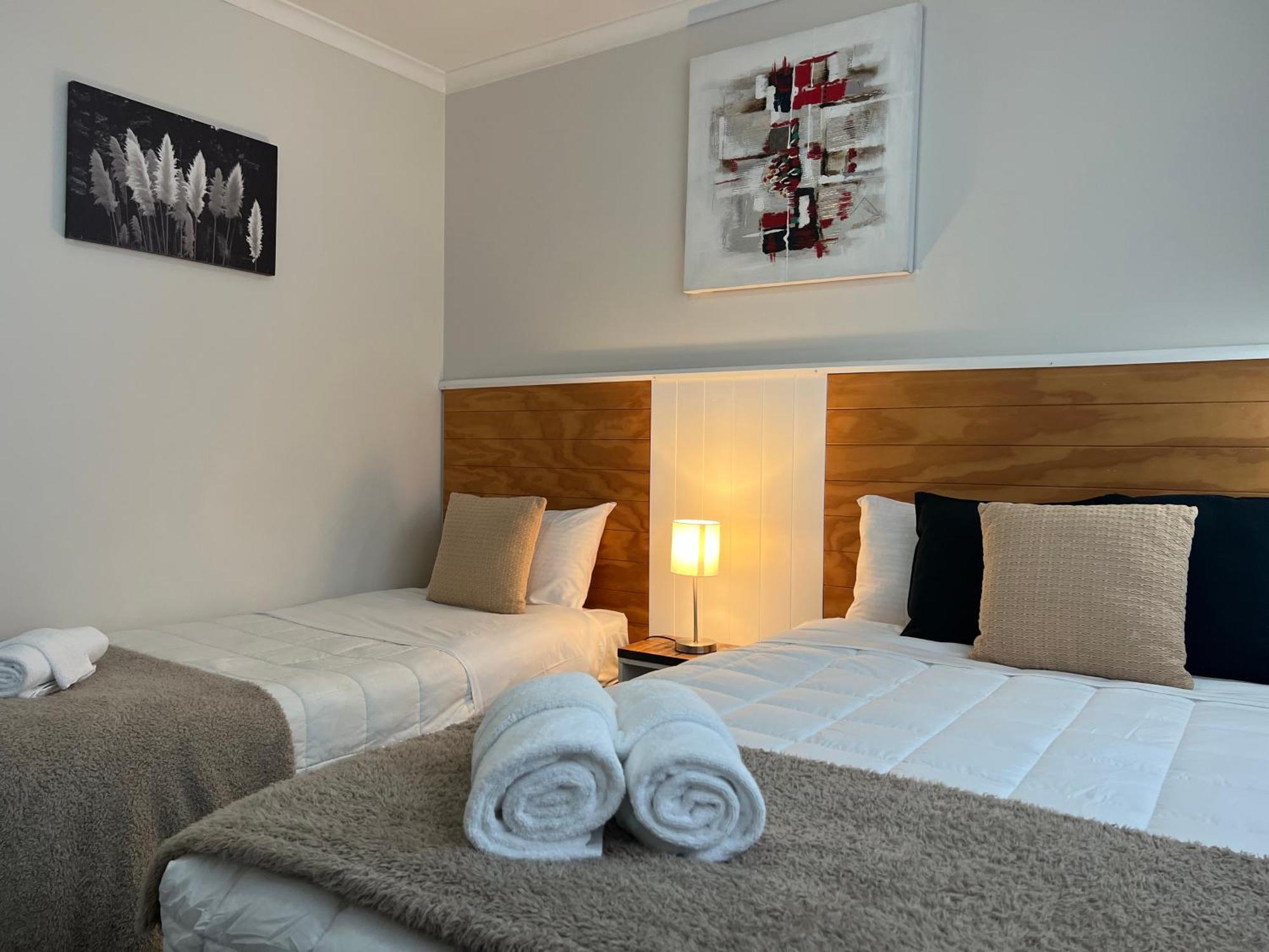 High Street Living Motel Пиктън Екстериор снимка