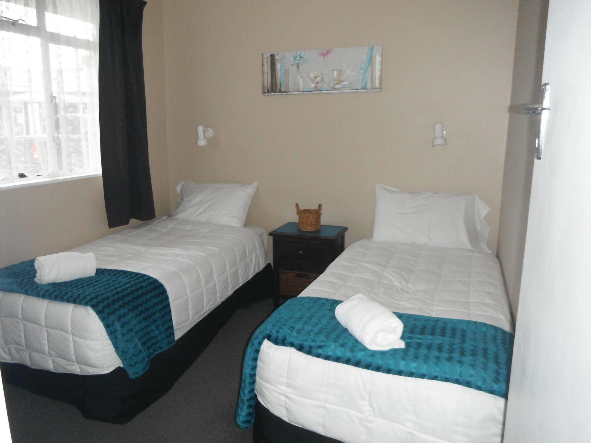 High Street Living Motel Пиктън Екстериор снимка