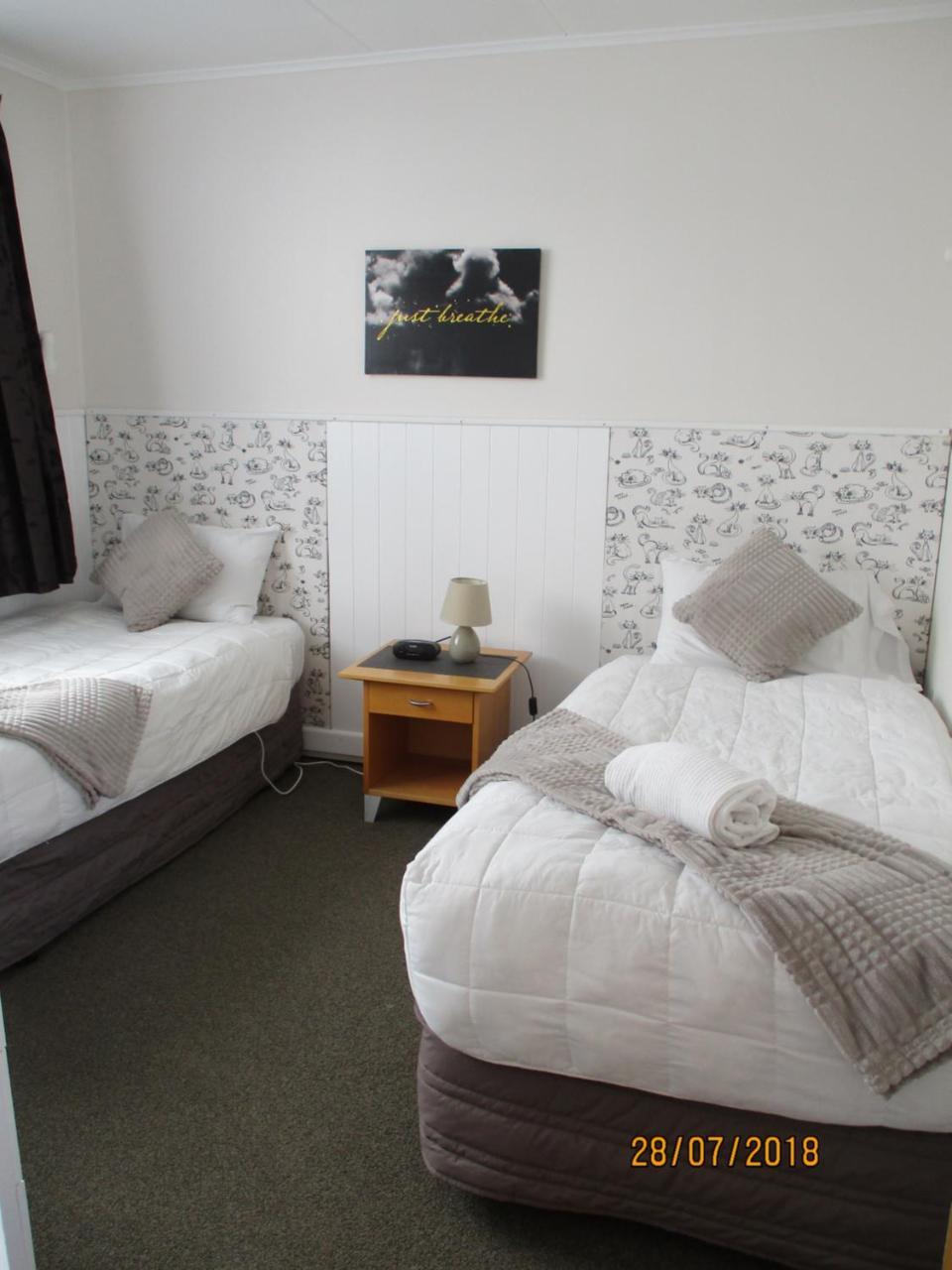 High Street Living Motel Пиктън Екстериор снимка