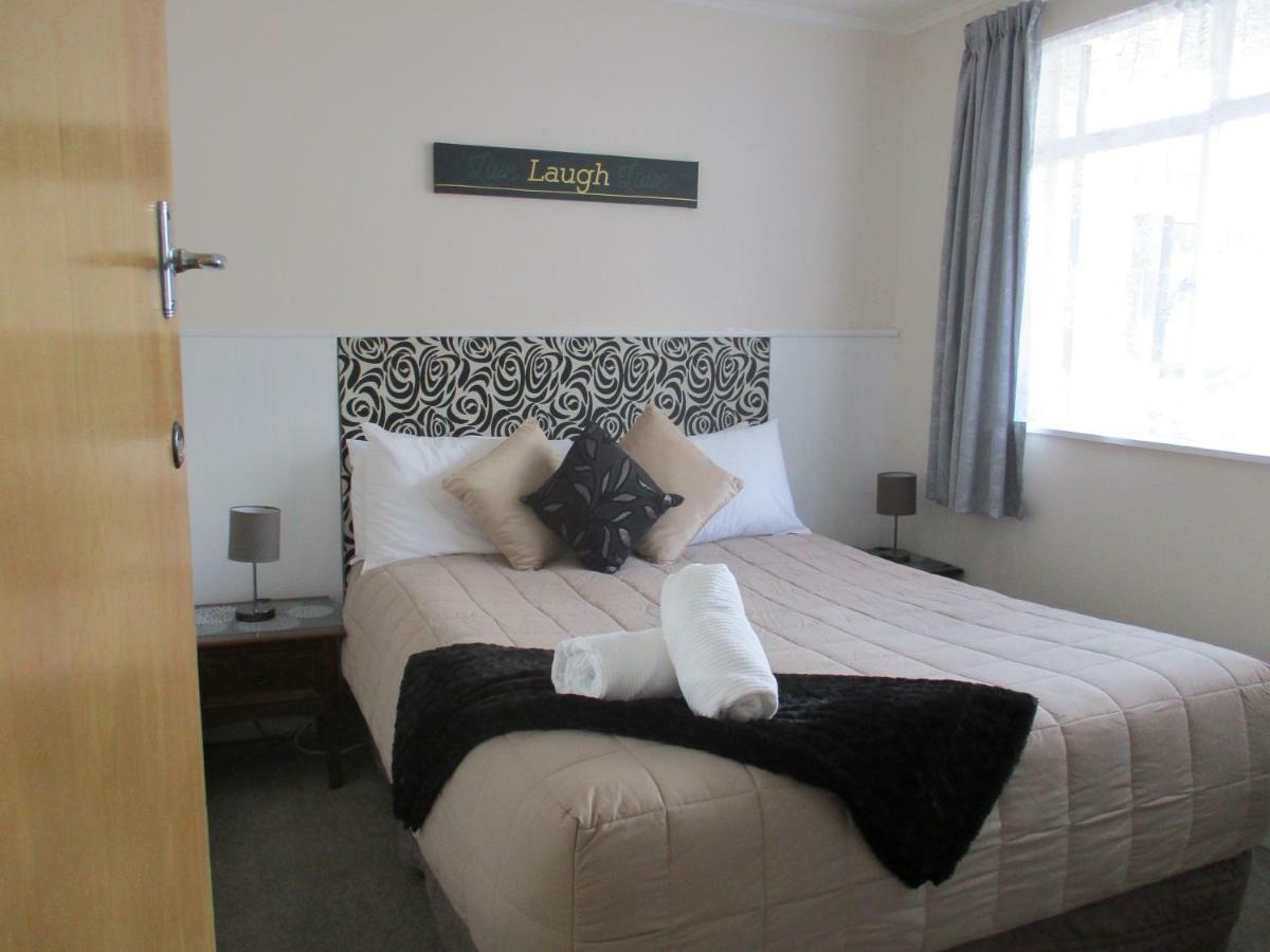 High Street Living Motel Пиктън Екстериор снимка